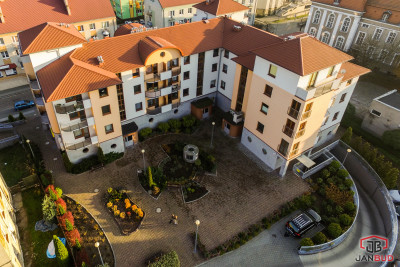 (Polski) Budynek mieszkalno – usługowy przy ulicy Pocztowej w Żarach