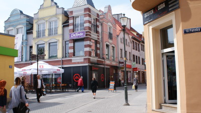 (Polski) Budynek usługowo-mieszkalny przy ulicy Chrobrego w Żarach