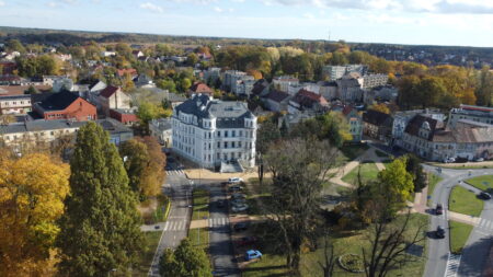 (Polski) Budynek mieszkalny – Pl. Łużycki 1 w Żarach